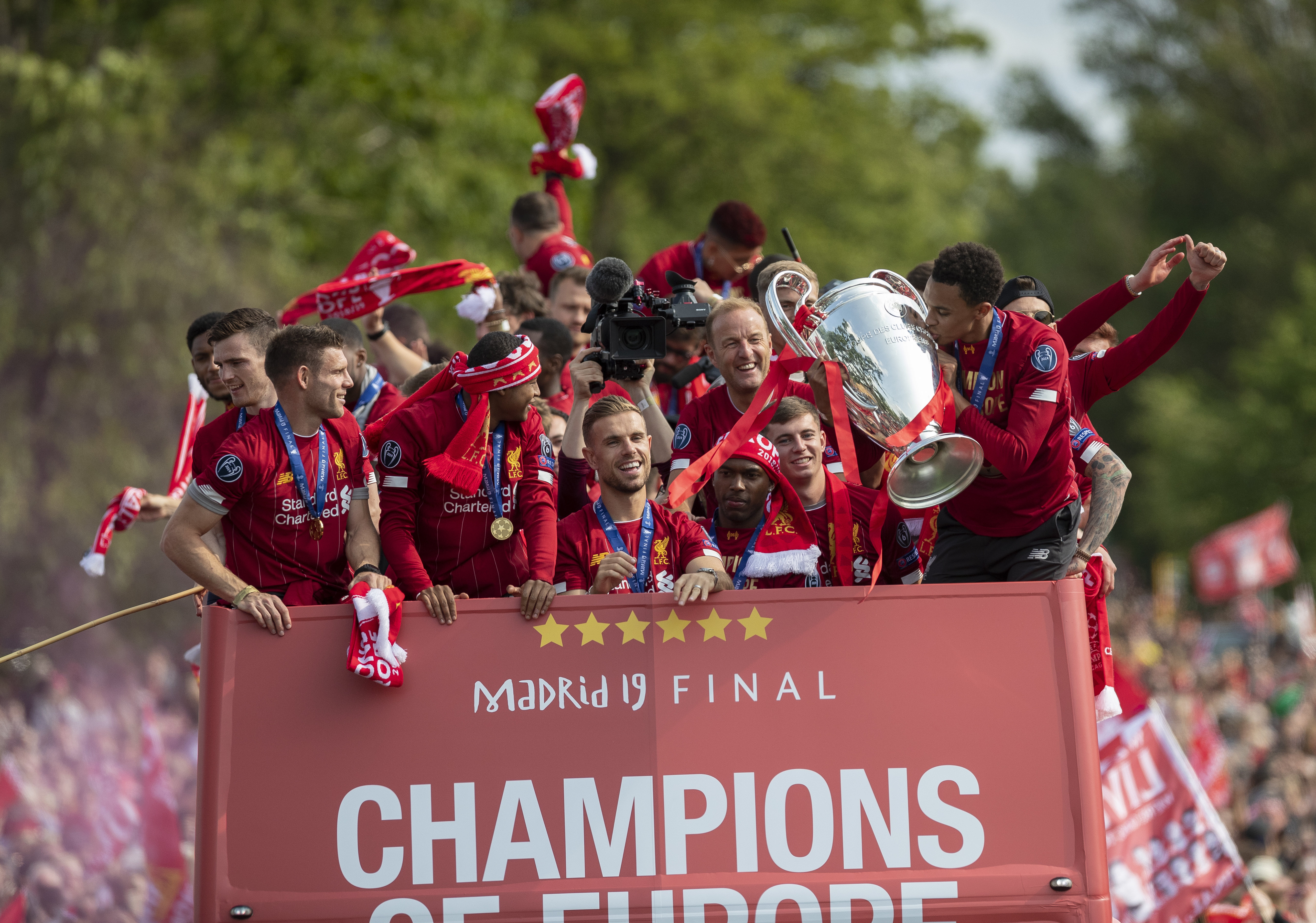 博洛尼亚vs克雷莫内塞：奥尔索利尼、胡安-米兰达首发，瓦尔迪、奥代罗出战（博洛尼亚战克雷莫内塞：奥尔索利尼、胡安-米兰达先发，瓦尔迪与奥代罗登场）