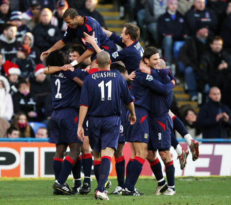 昂达夫数据：5次射门3次射正上演帽子戏法，23次传球（昂达夫爆发：5射3中戴帽，送出23次传球）