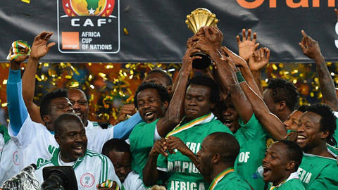 加纳官方：对阵日本重伤的弗朗西斯已接受手术，将回法国康复（加纳官方通报：弗朗西斯战日本重伤已手术，将赴法国康复）