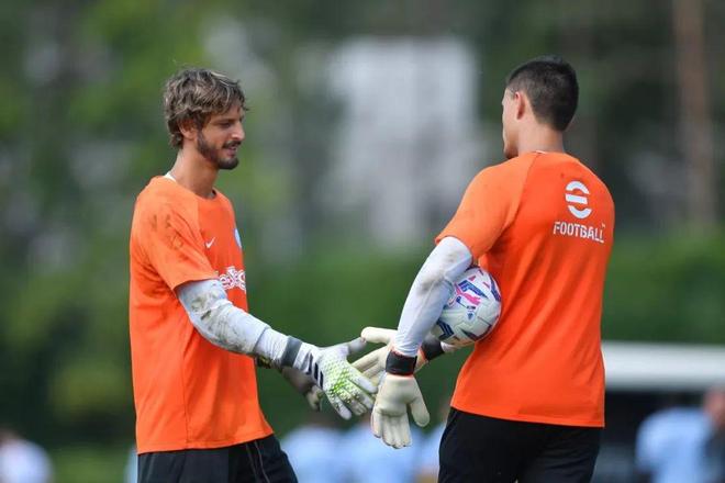 莫雷托：罗马想签下齐尔克泽，阿雷瓦洛和马拉是他的备选（莫雷托：罗马盯上齐尔克泽，备选人包括阿雷瓦洛与马拉）