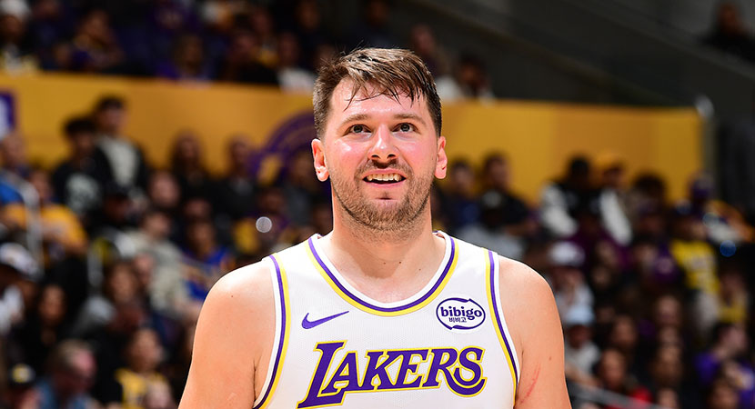 托尼：前锋不应在无意义的跑动上浪费精力，而是更专注于进球（托尼：前锋应减少无谓跑动，把精力用于进球）