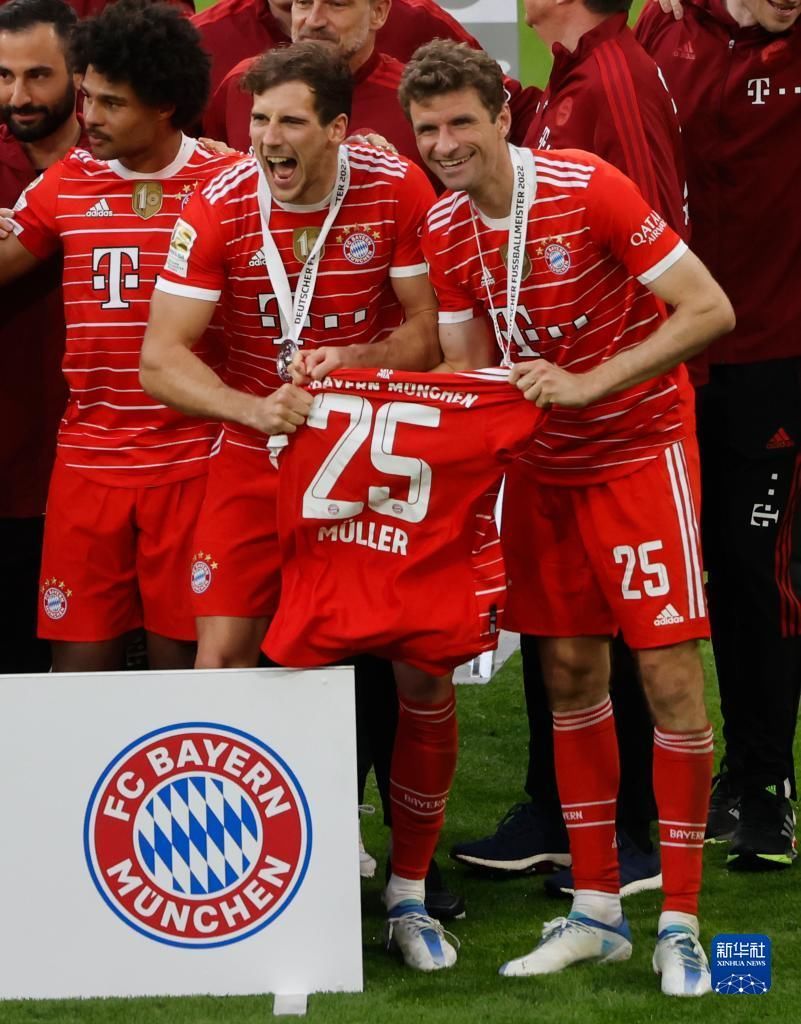 荷兰前国脚齐赞：赖因德斯就像是永动机，是他带领荷兰队前进（荷兰名宿齐声称赞：赖因德斯宛若永动机，驱动荷兰队向前）