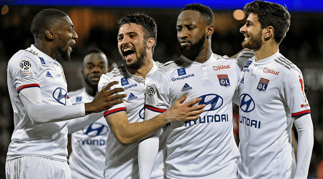 仅向中国球迷致歉！布莱顿删三笘薰与战犯合照 菲律宾：我们呢？（布莱顿删除三笘薰与“战犯”合影仅向中国球迷道歉，菲律宾发声：我们呢？）