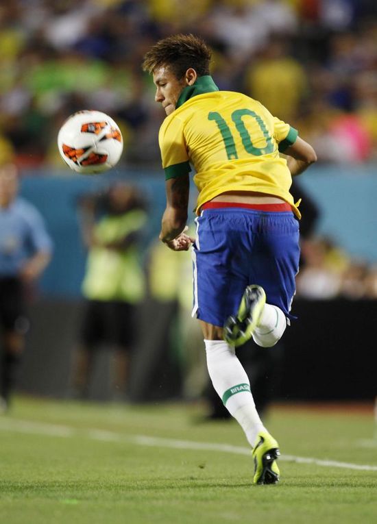 NBA球员合同更新及薪资排行榜（NBA球员最新合约动态与薪资排名）