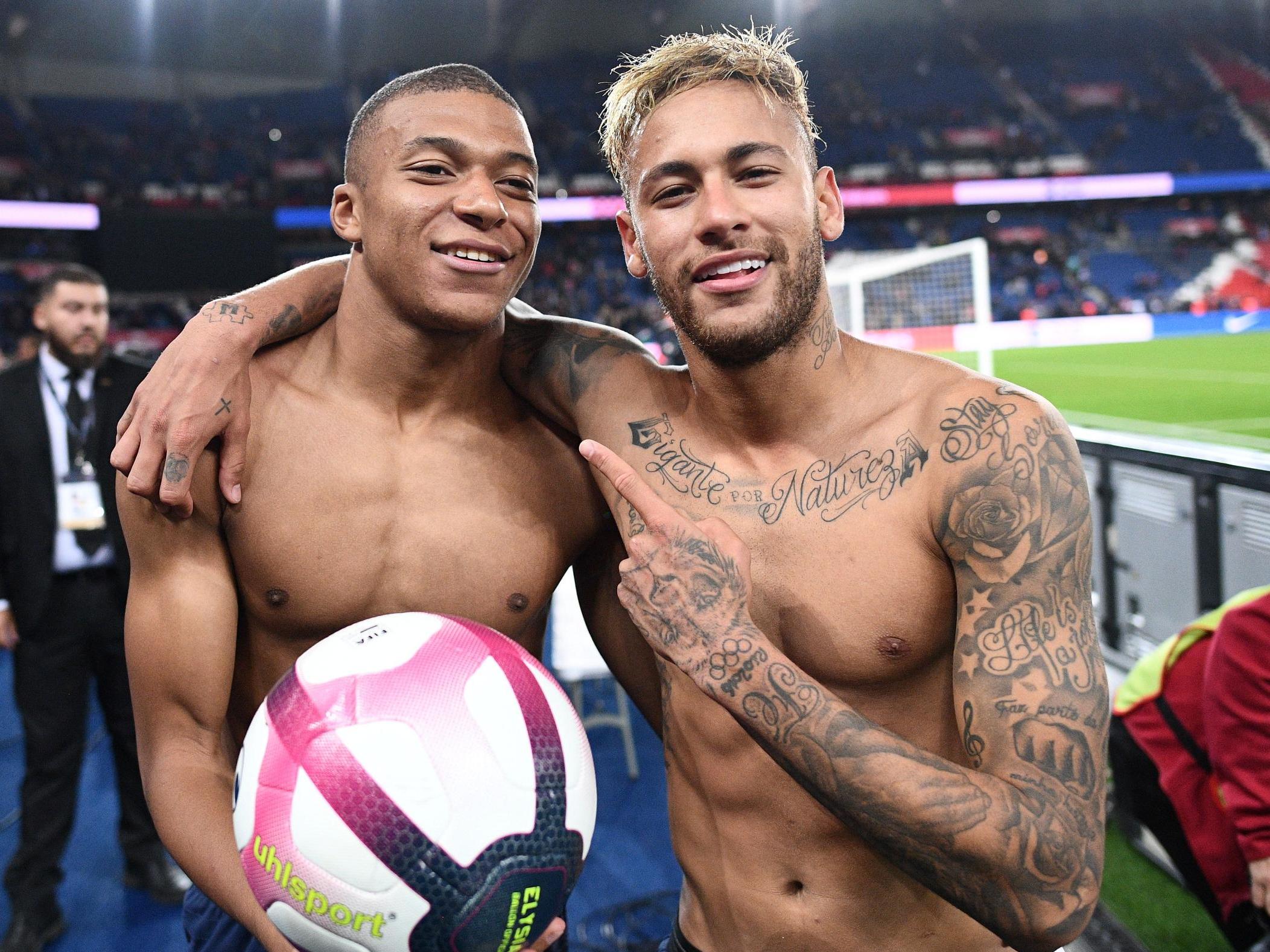 TA：因现代足球重视边路与攻防转换，菱形中场阵型已几乎绝迹（TA：现代足球偏重边路与攻防转换，菱形中场几乎消失）